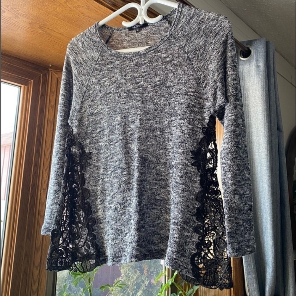 Long sleeve maternity top with lace sides​​​​​​​​​​​​​​​